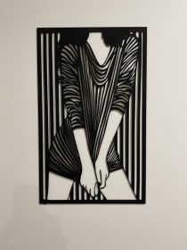 Dekorační obraz ženy vyřezaný z překližky | 48 x 28 cm