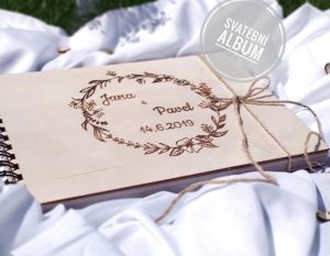 Dřevěný svatební fotoalbum | Bilý papir, Černý papír