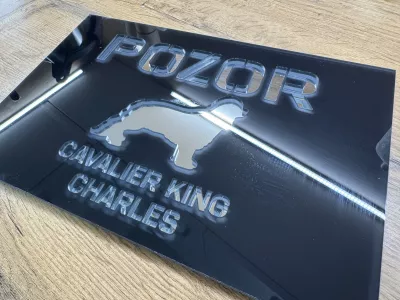 Cedulka pozor pes se siluetou jklaser-design